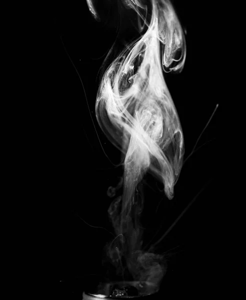 Паровые Облака Дыма Изолированы Черном Фоне Горячие Брызги Жидкости Катушке — стоковое фото