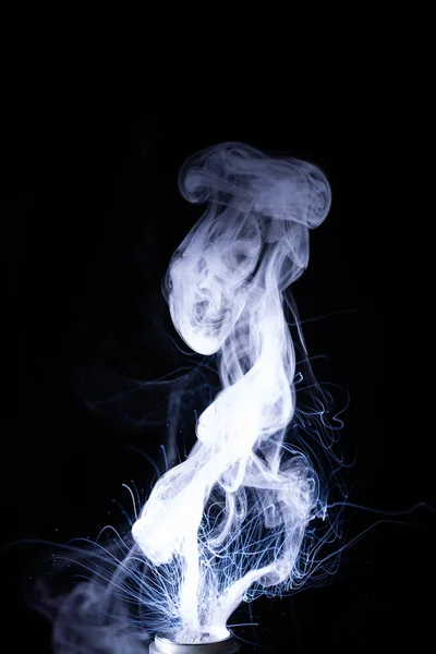 Chmury Dymu Wapiennego Odizolowane Czarnym Tle Ciecz Gorącego Wapna Cewce — Zdjęcie stockowe