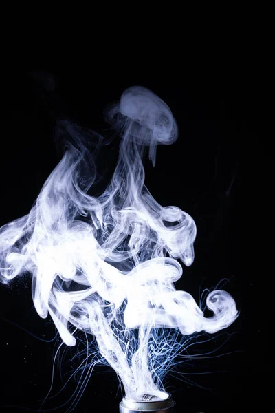 Chmury Dymu Wapiennego Odizolowane Czarnym Tle Ciecz Gorącego Wapna Cewce — Zdjęcie stockowe