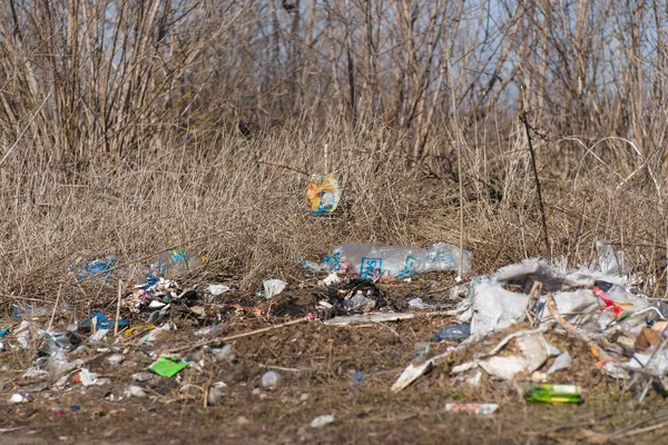 Trash on the agriculture field. Ecology problem and big harm to — Stock Photo, Image