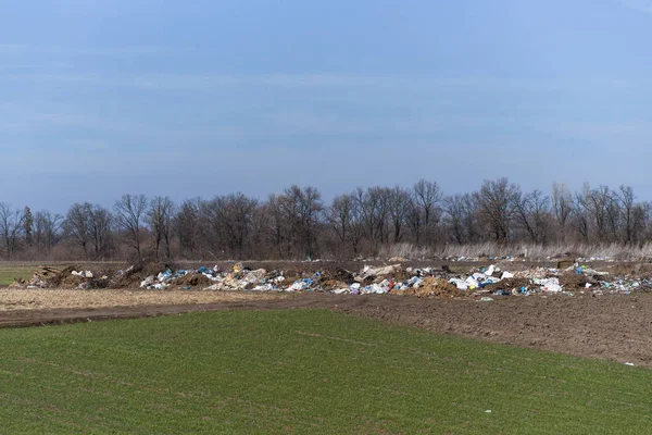 Trash on the agriculture field. Ecology problem and big harm to — Stock Photo, Image