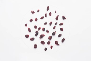 Beyaz backgroud izole şekerli crannberries. 
