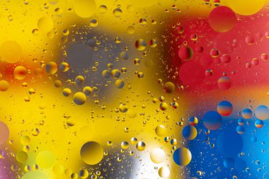 Su üzerindeki soyut bileşim. 