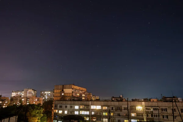 Nachtsternenlandschaft Mit Vielen Sternen Und Sternbildern Blick Vom Hochhausdach — Stockfoto