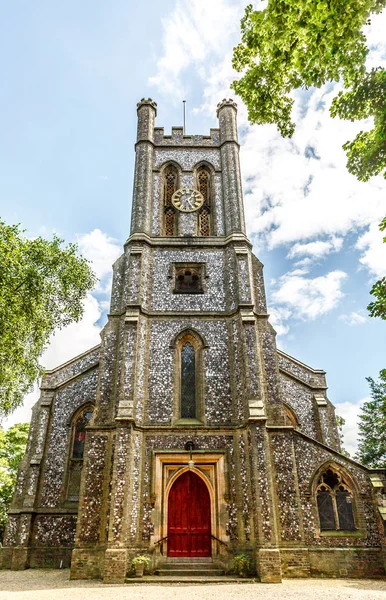 Iglesia Típica Inglesa Medio Cementerio Reino Unido — Foto de Stock