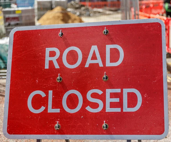 Büyük işareti kırmızı ile gösteren kapalı sokak arka plan