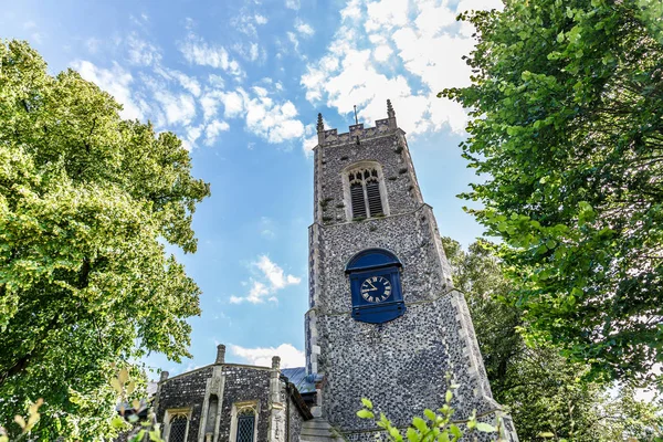 Blick Auf Einen Teil Einer Typisch Englischen Kirche Umgeben Von — Stockfoto