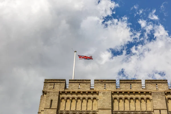 Parte Superior Del Castillo Medieval Ciudad Norwich Con Bandera Británica — Foto de Stock