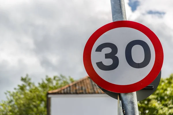 İngiltere'de, saatte 30 mil maksimum hız sinyal