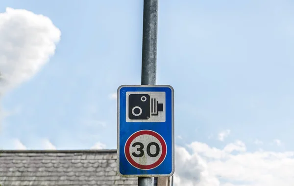 Typische Engelse Verkeersbord Met Vermelding Van Maximumsnelheid Camera Opname Verenigd — Stockfoto