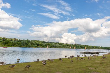 Norwich büyük bir nehir üzerinde güzel bir güneşli yaz günü, İngiltere'de görünümünü