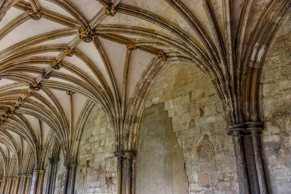 英国英国一座大教堂的一些 Porticos 和拱门的内部视图 — 图库照片