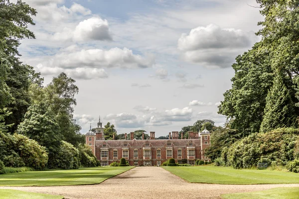Blickling Hall, heybetli ev Blickling Emlak parçası olan güzel bir bakış. Aylsham Norfolk, İngiltere, Birleşik Krallık'taki kuzeyinde Blickling köyü yer alır