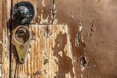Bir eski ve antik kapı bir eski kilit görünümünü