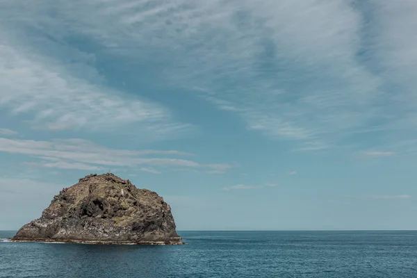 Islet Middle Atlantic Sea Beautiful Sunny Day — Stock Photo, Image