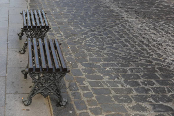 Dos Hermosos Bancos Madera Sin Respaldo Camino Peatonal —  Fotos de Stock