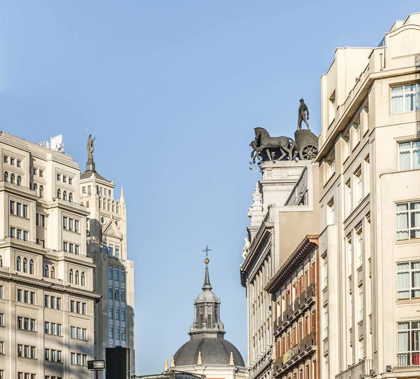 在晴朗的日子里 在马德里市的几栋标志性和经典建筑 西班牙 — 图库照片