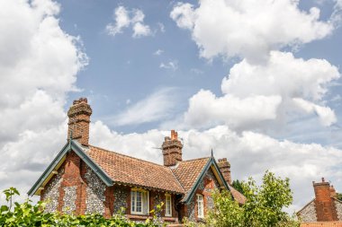 Tipik bir İngiliz ev üst kısmındaki görünümü güzel güneşli bir günde