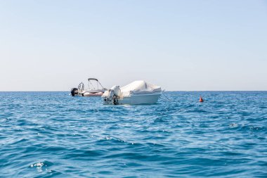 Denize yakın kıyı, İspanya iki Yatlar demirli