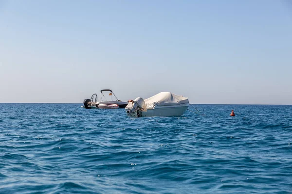 Denize yakın kıyı, İspanya iki Yatlar demirli