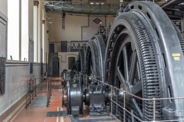 Subwa birkaç tren çalışma motorlarının büyük oda