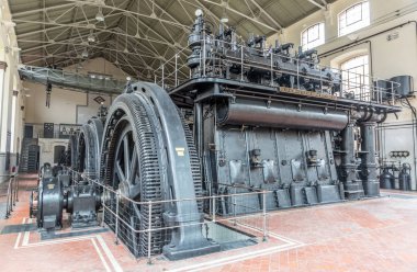 Subwa birkaç tren çalışma motorlarının büyük oda