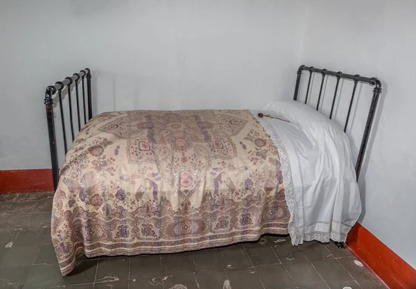 Yirminci yüzyılın başlarında yatak iyi korunmuş eski evinde, İspanya