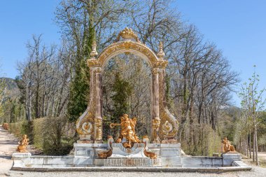 La Granja de San ettiler, il Segovia, İspanya Kraliyet Sarayı bahçesinde mitolojik heykeller