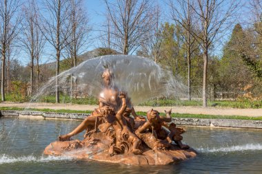 La Granja de San ettiler, il Segovia, İspanya Kraliyet Sarayı bahçesinde mitolojik heykeller