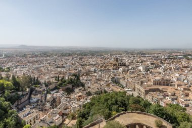 Cityscape Granada. Granada Unesco Dünya Mirası parçası olan bir popüler başlıca nedeni Alhambra palace karmaşık, İspanya ' nın turistik şehirleri arasında yer. İspanya