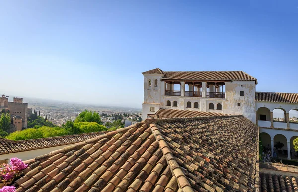 Güneşli görünümünden bakış Palacio de Generalife, Andalusia Eyaleti, İspanya Granada