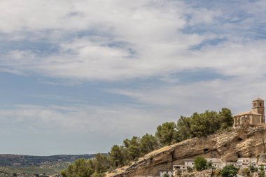 Montefrio şehir İspanya dışarı doğru tepe kilise yaz aylarında, Europe döküntüler