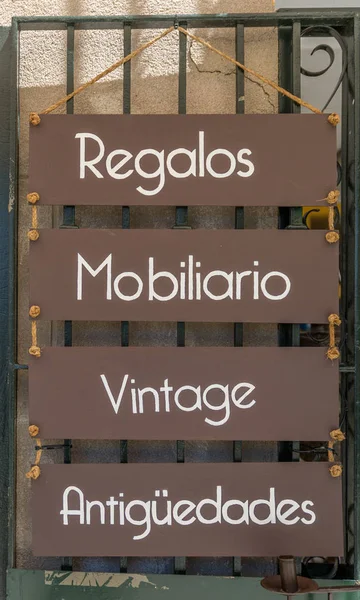 Brown Cartazes Anunciando Presentes Móveis Vintage Antiguidades Língua Espanhola — Fotografia de Stock