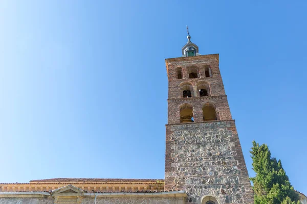 Torre Una Antigua Iglesia Ciudad Segovia Día Soleado España —  Fotos de Stock