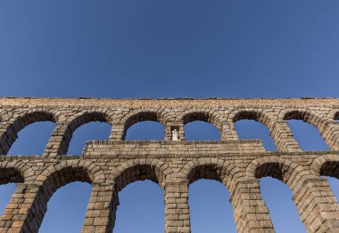 İspanya, Castilla y Leon 'daki ünlü antik su kemeri.