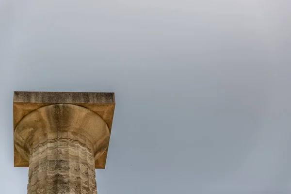 Columna antigua clásica aislada, Grecia — Foto de Stock