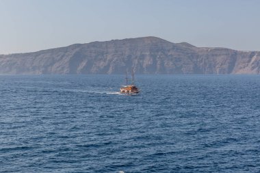 Güzel manzara Santori Adası yelken bir güzel tekne