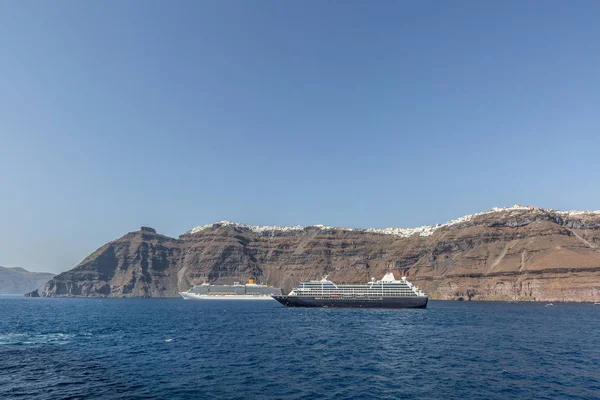 Isla de Santorini, Grecia. Hermoso paisaje de verano, vista al mar — Foto de Stock