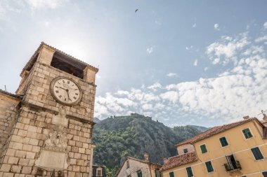  Stari Grad içinde saat kulesi. Kotor Karadağ