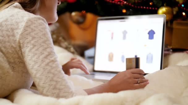 Primer Plano Video Mujer Joven Haciendo Compras Línea Ordenador Portátil — Vídeo de stock