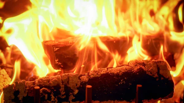 Closeup Photo Wooden Logs Burning Fireplace — Stock Photo, Image