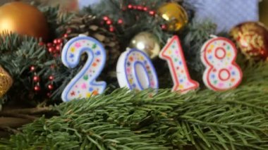 Taşıma ve 2018 Noel üzerinde odaklanan kamera görüntülerini closeup 4k mumlar