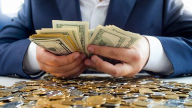 Portre fotoğraf yığını zengin zengin işadamı cointing büyük para