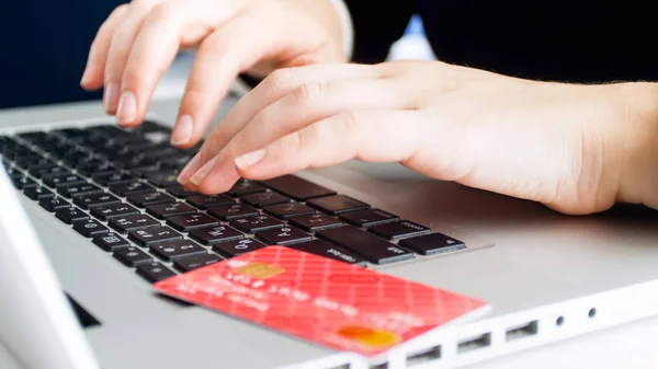 Closeup photo of woman paying for online orders with credit card — Stock Photo, Image