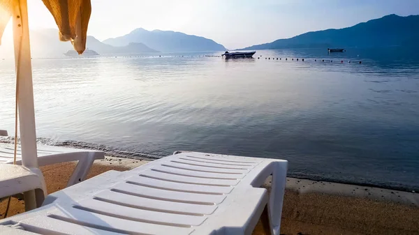 Empty beach at early morning against calm blue sea — Stock Photo, Image