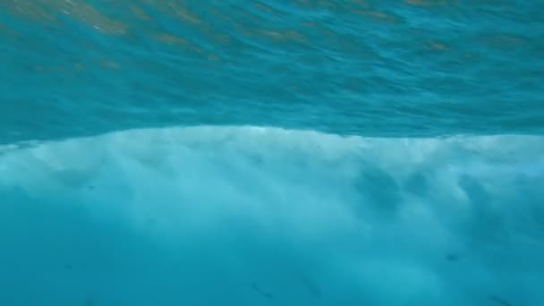 Beautiful underwater 4k video of rolling sea waves. View from the sea bottom — Stock Video