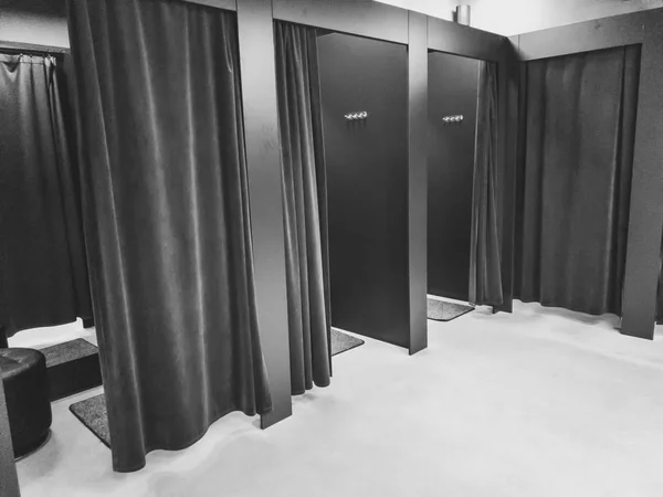 Black and white image of dressing room in shopping mall — Stock Photo, Image