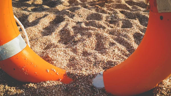 Closeup fotka nádherné písečné mořské pláže a život zachranění — Stock fotografie