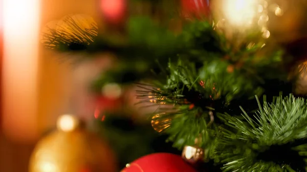 Closeup abstract background of Christmas tree branch and colorful baubles — ストック写真