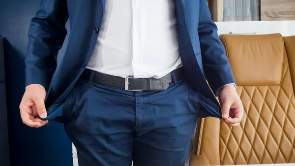 Businessman pulling out his empty pockets. Concept of financial crisis and bankruptcy — Stock Photo, Image